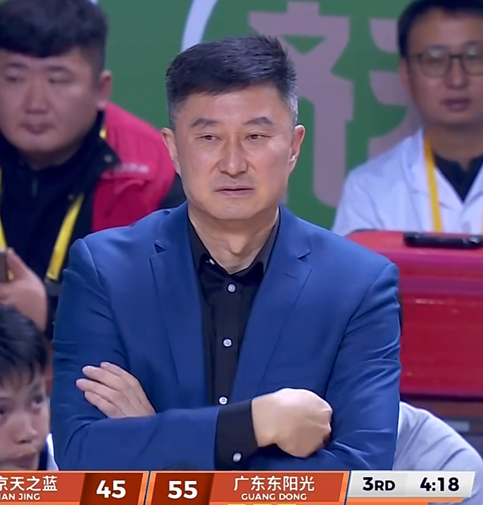 OB电竞登录入口-广东3消息！杜锋落选最佳教练，徐昕深夜发声，杜润旺合同将到期